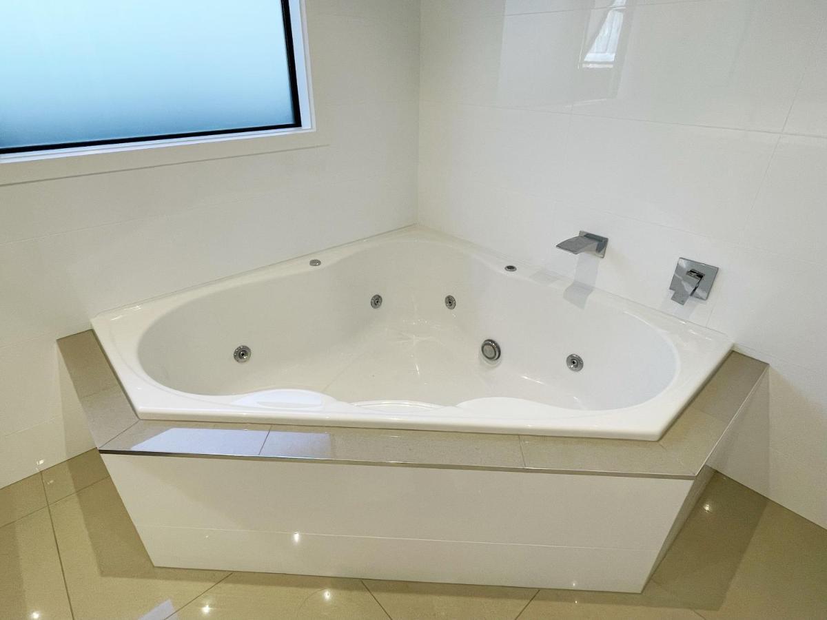 Modern，Spacious 5 Bedroom House In North Hamilton Zewnętrze zdjęcie
